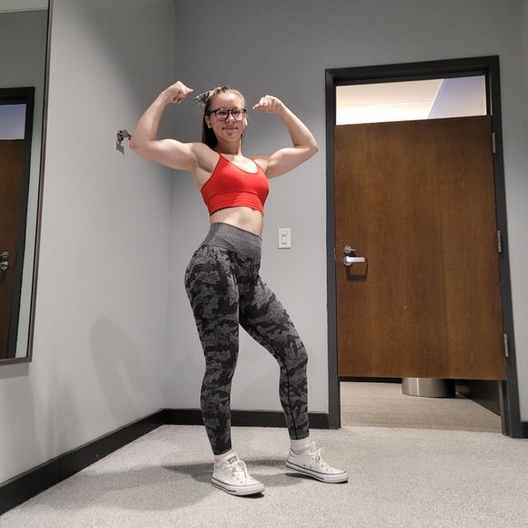 Meet your Posher, Ariel - Picture 2 of 4